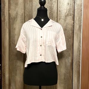 Juniors' SO® Cropped Button-Front Shirt